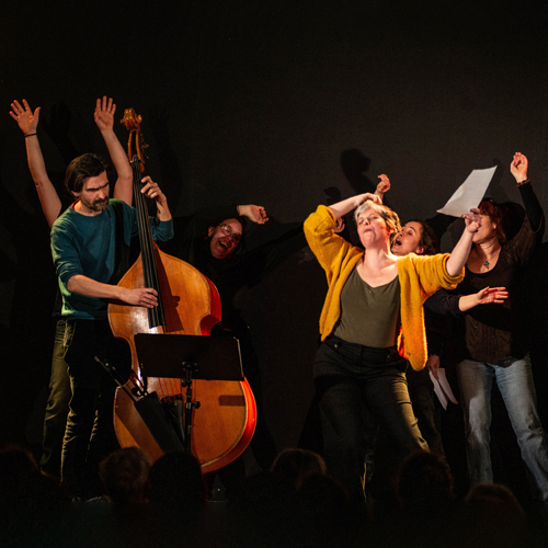 Ensemble tout contre © Marion Guérard Ensemble tout contre © Marion Guérard